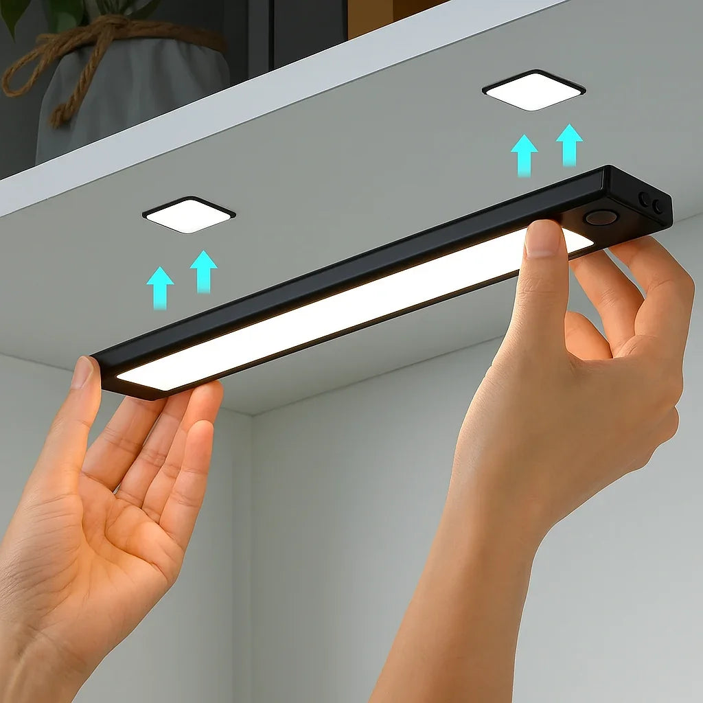 Instalação de luminária de LED barra preta sob armário de cozinha ou móvel branco.