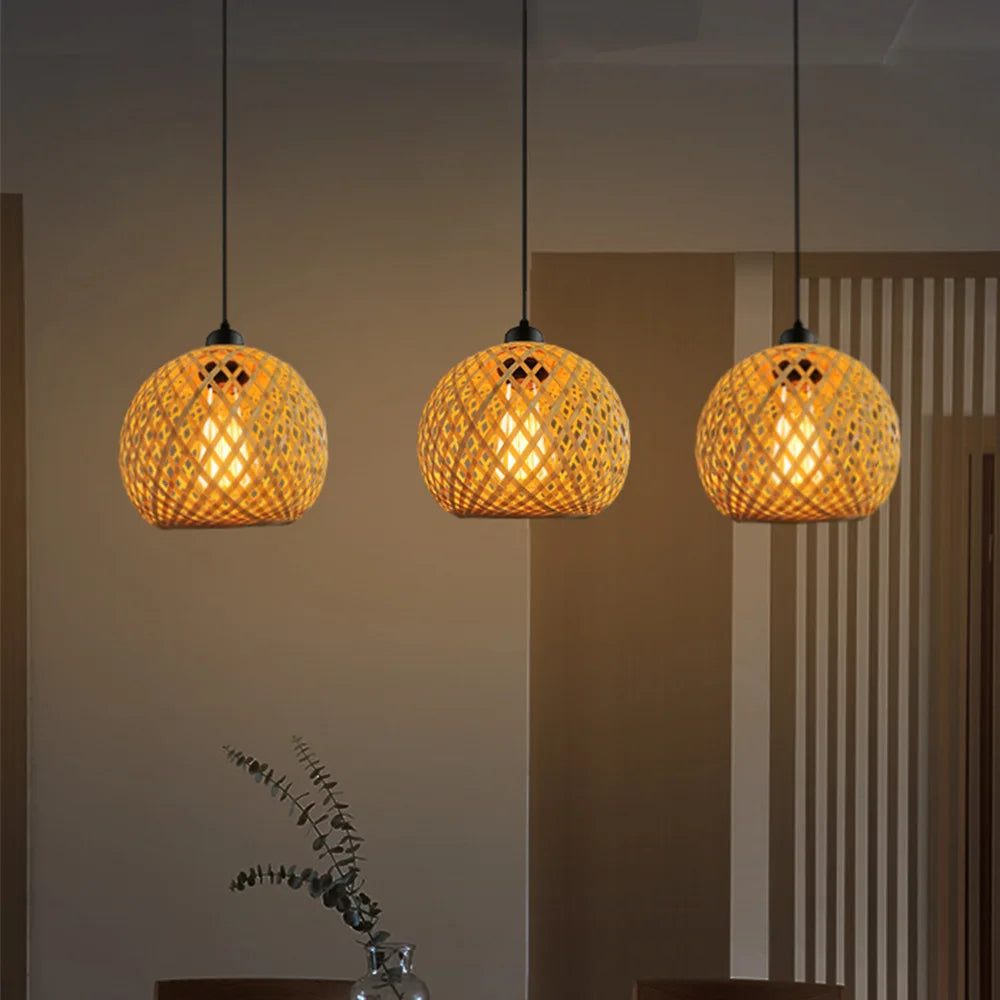 Luminária Pendente de Bambu Akada.