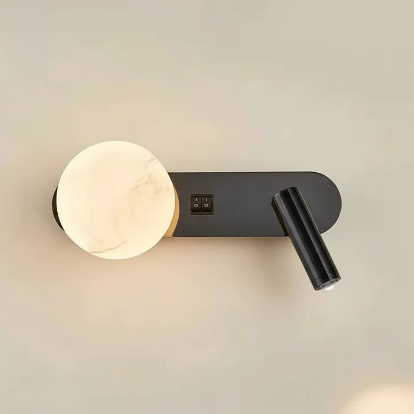 Arandela de Parede com Luz Direcionável para Leitura Noturna.