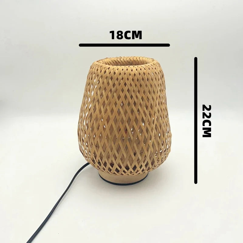 Luminária de Mesa em Bambu Artesanal com Iluminação LED.