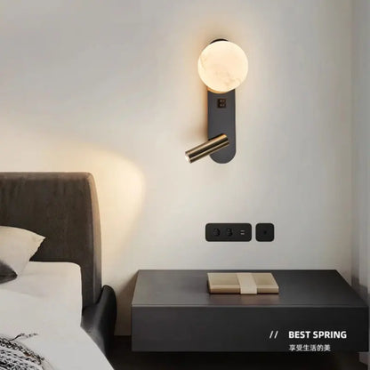 Arandela de Parede com Luz Direcionável para Leitura Noturna.