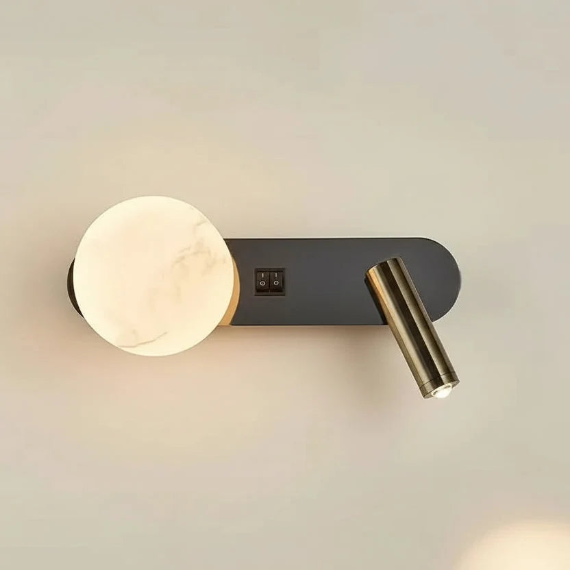 Arandela de Parede com Luz Direcionável para Leitura Noturna.