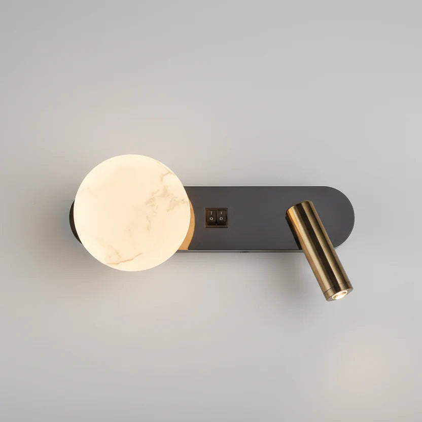 Arandela de Parede com Luz Direcionável para Leitura Noturna.