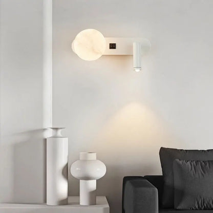 Arandela de Parede com Luz Direcionável para Leitura Noturna.
