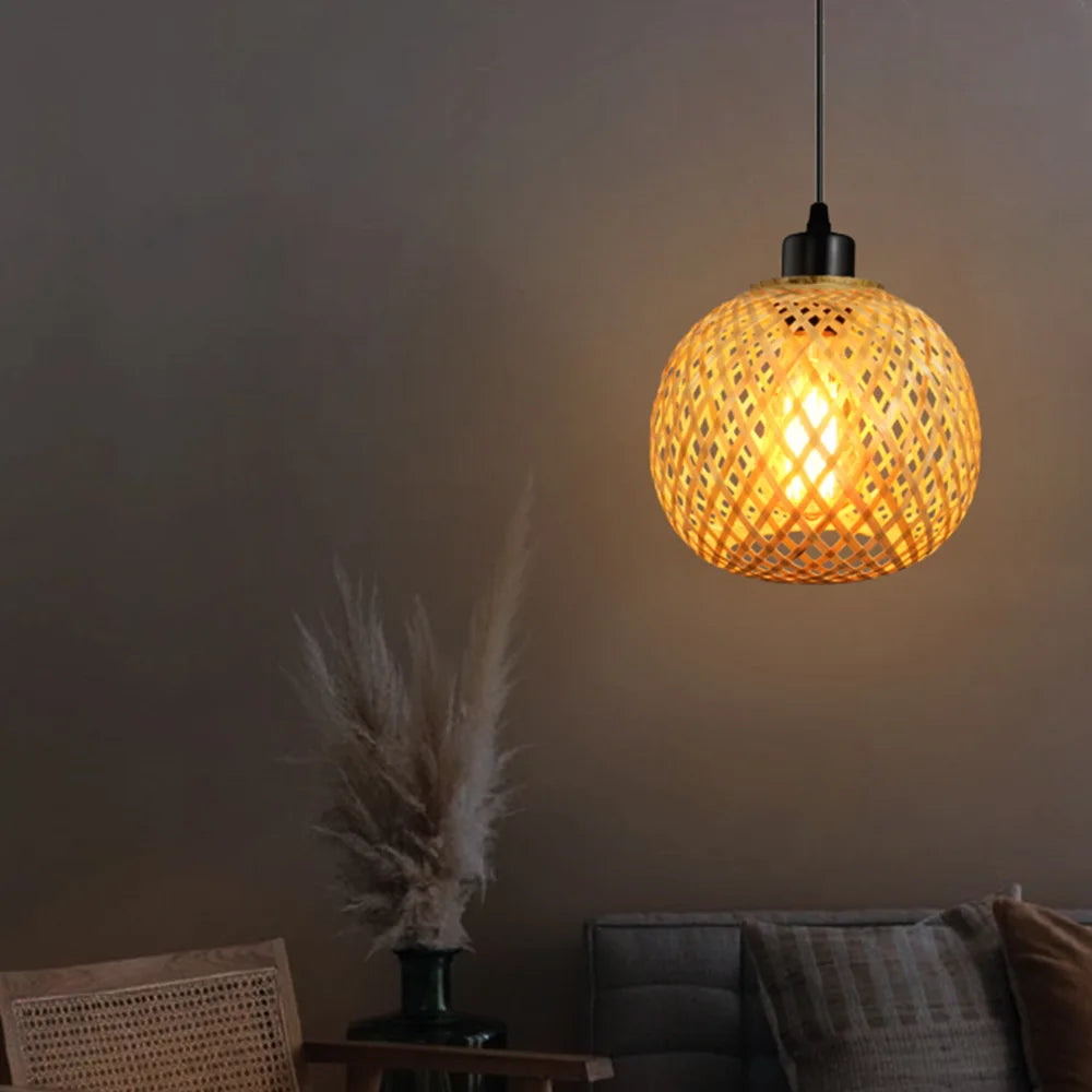 Luminária Pendente de Bambu Akada.
