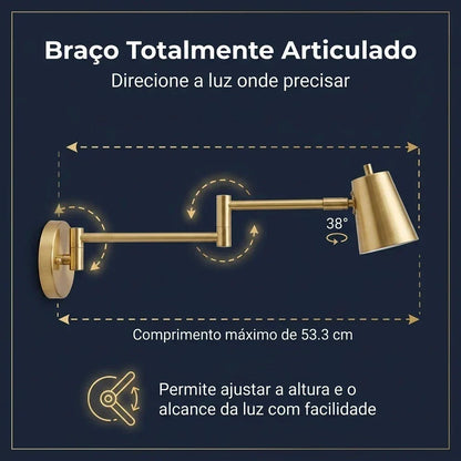 Luminária de parede articulada dourada com braço ajustável e alcance de 53,3 cm.